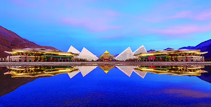 ���ػ�չ����