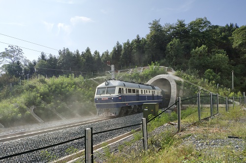 1567392540955046.jpg 湖南蒙华铁路项目顺遂完成动态验收.jpg