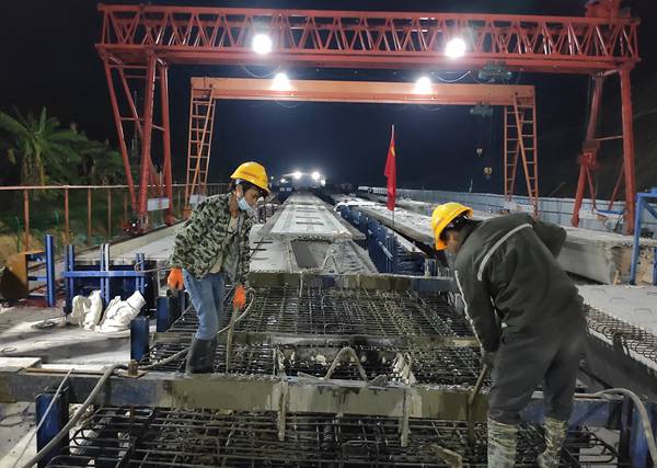 1582592272680805.jpg 广西荔玉20标节后复工首片20米箱梁浇筑完成_副本.jpg