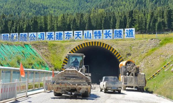 已掘进8.3公里!全长11.77公里的东天山专长隧道建设希望顺遂 已掘进8.3公里!全长11.77公里的东天山专长隧道建设希望顺遂
